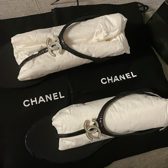 Chanel thong sandals with blue crocodile print ￼ - Picture 5 of 8